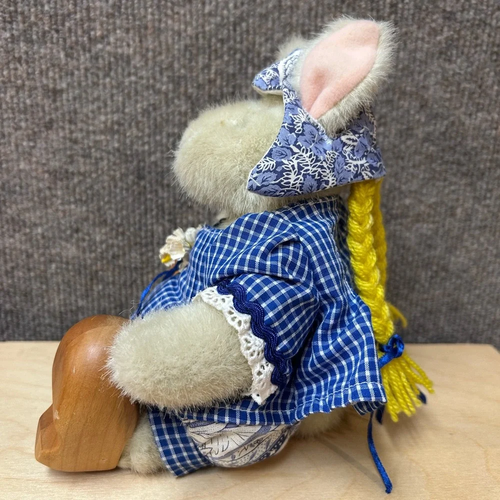 HOPPY VANDERHARE Dutch‎ Treat Plush Bunny Toy Vanderbear Family.